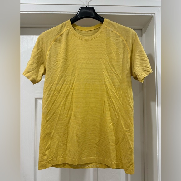 š·ļø Lululemon Menās Moisture-Wicking T-Shirts - Gently Used - Picture 2 of 4
